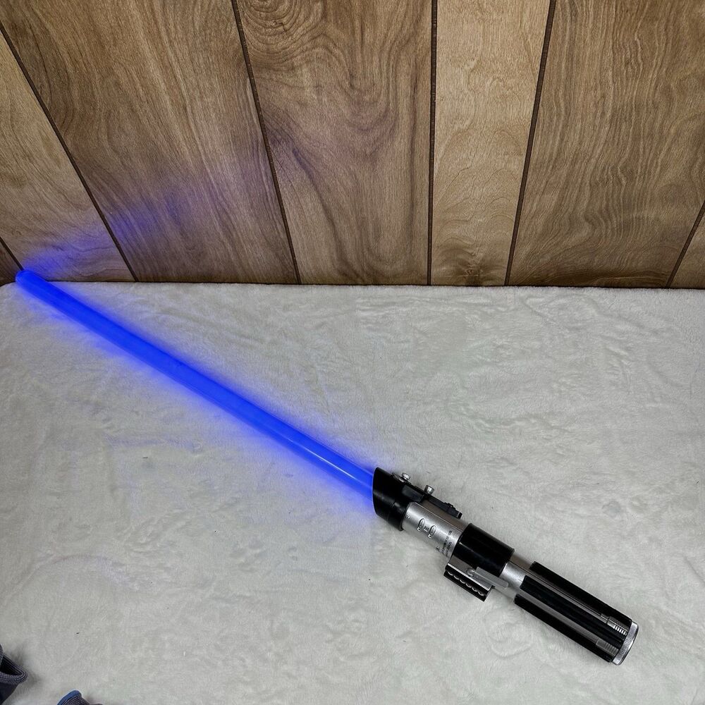 Star Wars Ultimate FX Blue Anakin Skywalker Vader Lightsaber 2010 C-2945A Tested